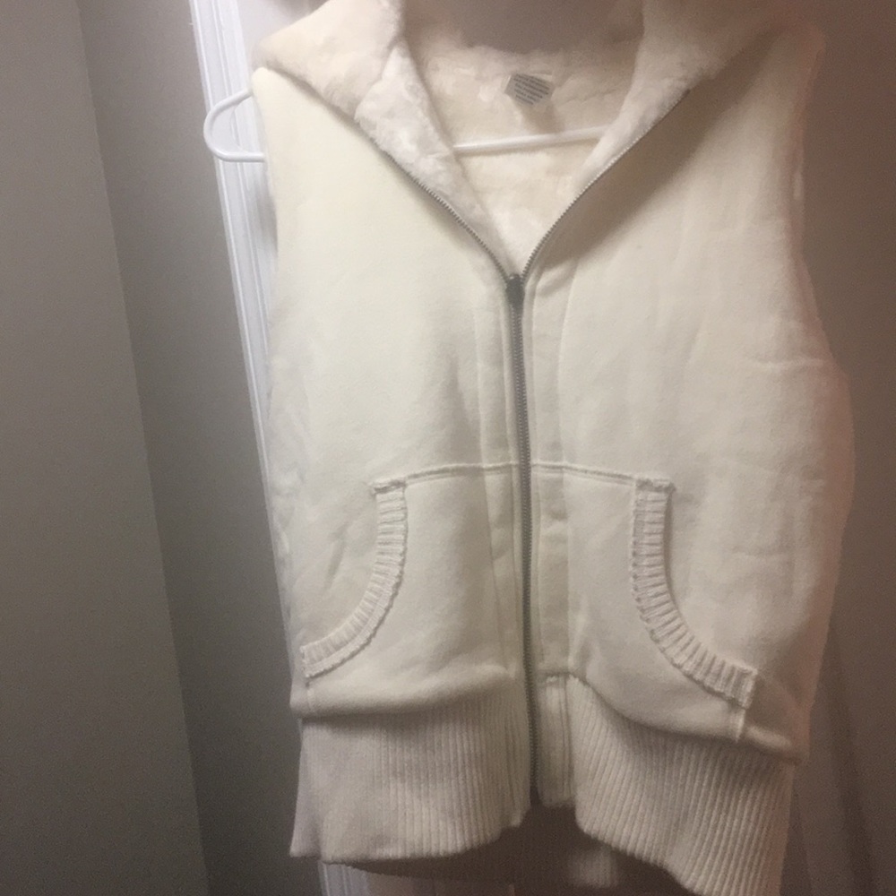 Cream Vest lined with faux fur